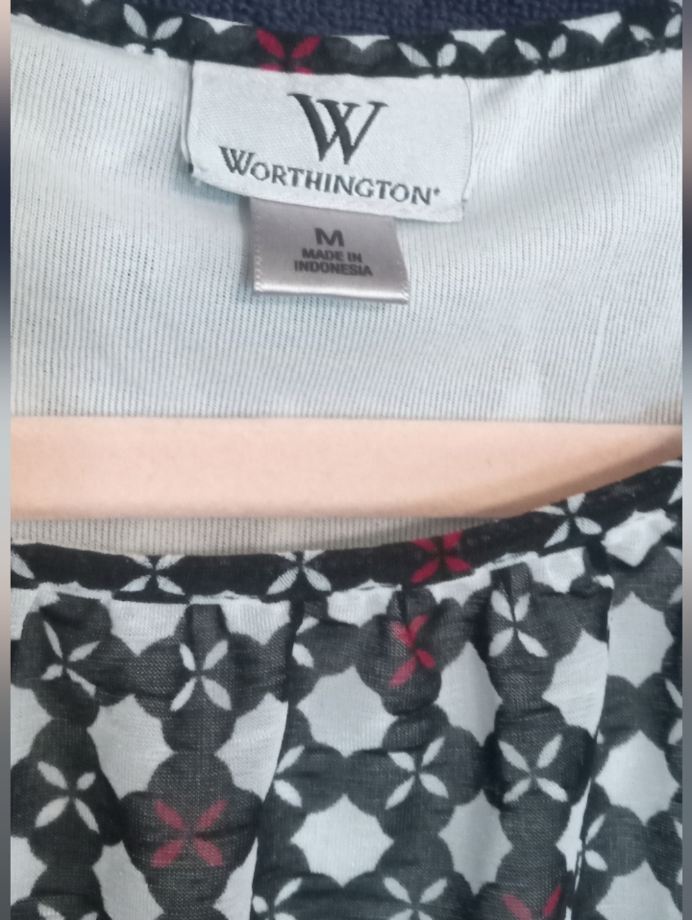 W by Worth Women's Black Geometric Sleeveless Blouse - Picture 4 of 4